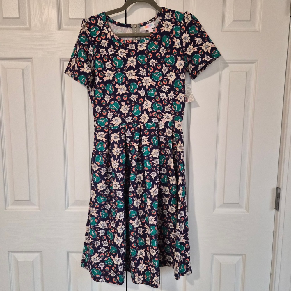 LuLaRoe Amelia NWT Medium Navy Blue‎ Floral Short Sleeve Back Zip Cottagecore